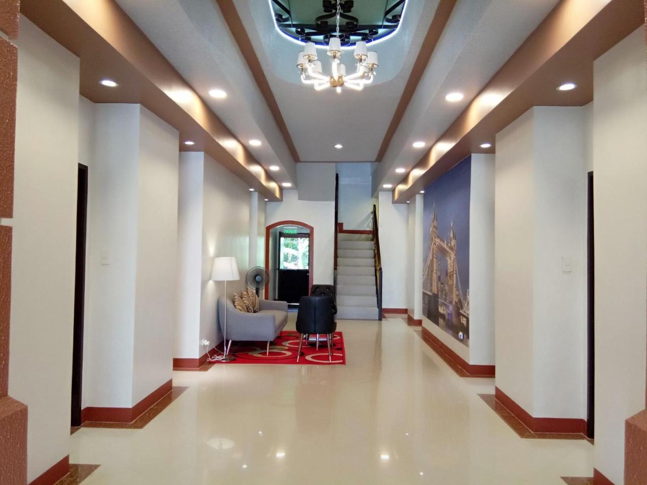 Elizabeth Hotel - Naga Pili  Extérieur photo