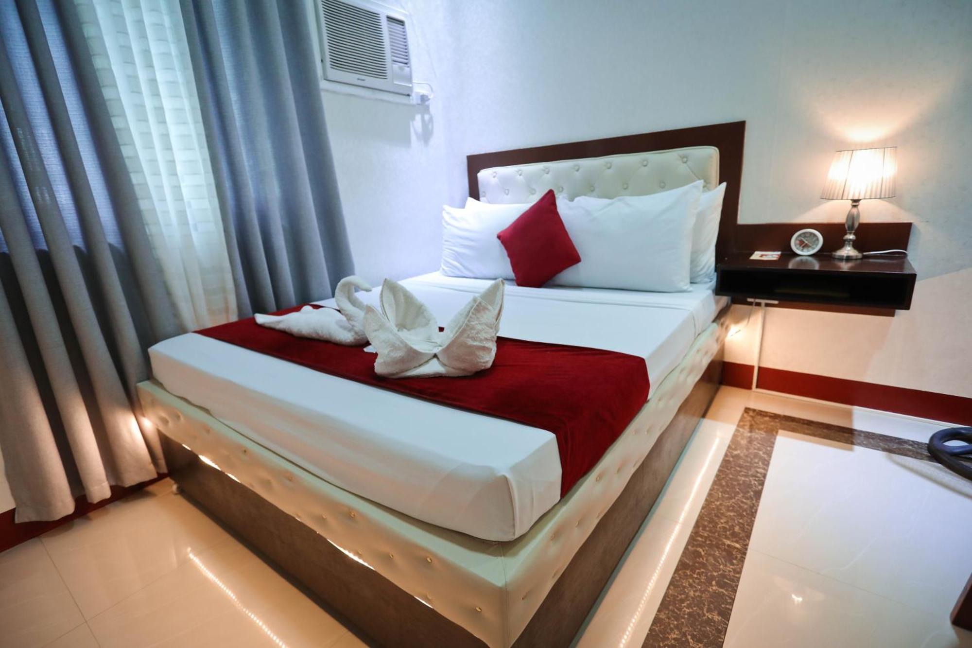Elizabeth Hotel - Naga Pili  Extérieur photo